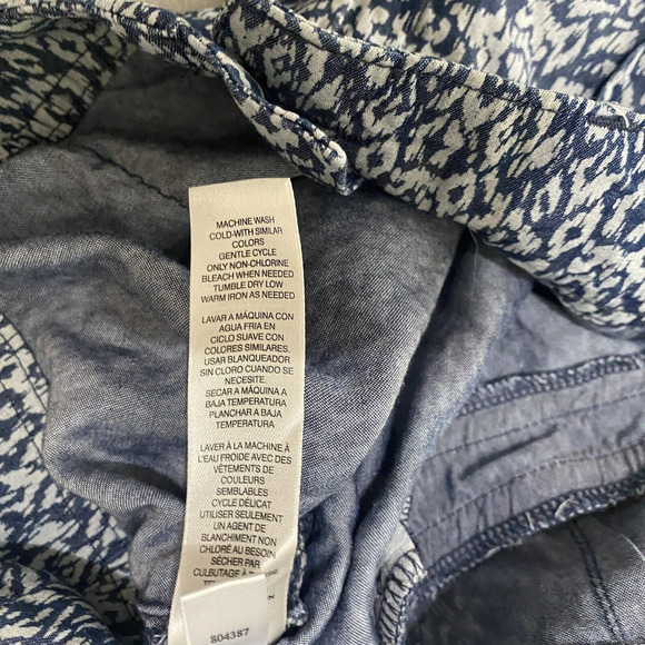 Chicos Crop Pants Sz 1.5 US 10 Blue Geometric Viscose Tencel Rolled Hem Pockets - Picture 7 of 9